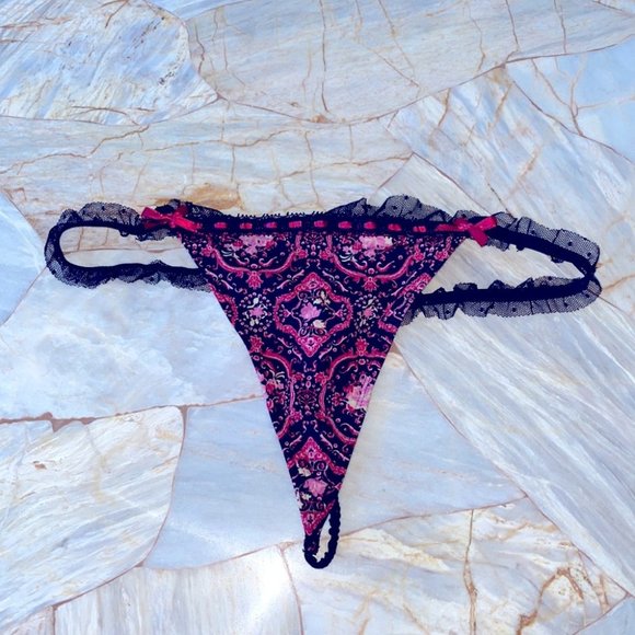VS Very Sexy Medium Thong Panty V-String Vintage Lace - Picture 1 of 6